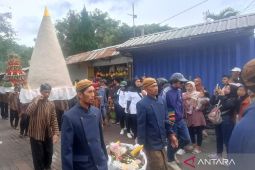 Jelang Ramadhan, Warga Magetan ritual tradisi "Labuhan Sarangan 2025"