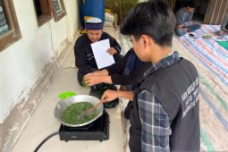 Mahasiswa Unand Sumbar latih masyarakat cara pembuatan obat skabies di Nagari Koto Tinggi