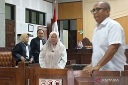 Terdakwa korupsi Shelter Tsunami Lombok Utara sebut dakwaan jaksa KPK tak sah