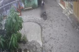 Polisi tangkap guru sekolah membanting balita di perumahan Kota Tangerang