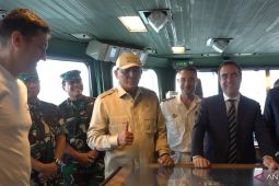 Menhan kunjungi kapal induk Perancis di Gili Mas Lombok Barat