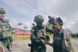 Pasukan Kostrad patroli di pedalaman Papua