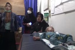 Polisi Jombang evakuasi bayi diduga dibuang