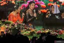 Ruth Sahanaya hingga Sal Priadi hadiri konser "Bingah" Yura Yunita