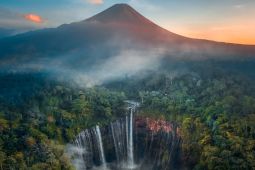 Wisatawan Belanda jelajahi keindahan Lumajang