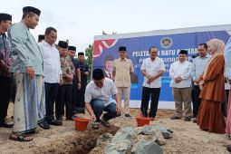 Minister builds kitchen for free meals program at Islamic school