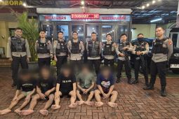 Polisi sita busur panah dari sejumlah remaja yang hendak tawuran di Tambora