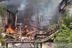Damkar sebut korsleting listrik penyebab kios bubur di Sukabumi terbakar