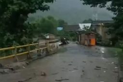 Banjir bandang di Bima, Dua desa di Kecamatan Wera terisoliasi