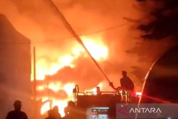 Gulkarmat DKI Jakarta berhasil selamatkan tujuh orang terjebak kebakaran ruko