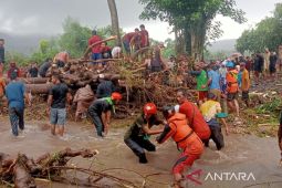 Satu lagi korban banjir di Bima ditemukan dan lima masih hilang