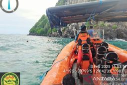 SAR evakuasi 11 ABK KM Rajawali Perkasa  yang karam di laut Banda