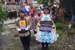 Kapolri beri kenaikan pangkat luar biasa almarhum Bharatu Mardi jadi Bharatu
