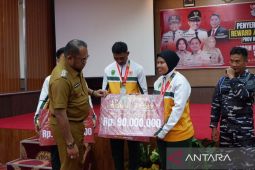Pemkab Kutim berikan bonus atlet berprestasi di PON XXI