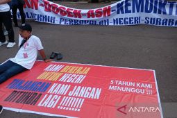 ADAKSI gelar aksi di depan Patung Kuda tuntut pemerintah bayarkan Tukin
