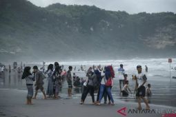 Wisatawan renang di pantai wilayah DIY wajib kenakan  "life jacket"
