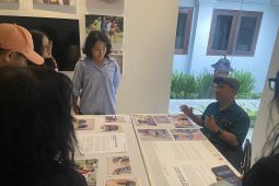 Disabilitas di Bali pamerkan foto alat bantu adaptif