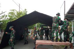 TNI mendirikan tenda bagi korban luapan air Danau Limboto