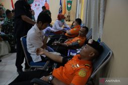 Tim SAR  Palembang tambah 60 kantong stok darah PMI