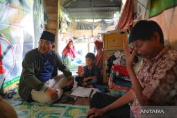 Bupati Tanjabbar berikan bantuan bedah rumah warga viral di medsos