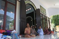 Korban banjir Situbondo mengungsi ke masjid