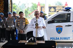 Pemprov hibahkan mobil kabin ganda untuk Polda Sumut tunjang kinerja