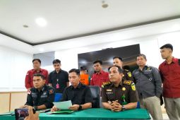 Tim gabungan kejaksaan tangkap buronan kasus korupsi Sumbar di Batam