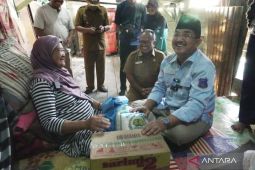 Bupati langsung tinjau rumah nenek Arbaiyah yang roboh, janjikan bedah rumah secepatnya