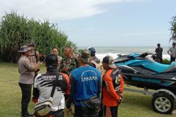 Wisatawan Terseret Ombak di Pantai Madasari, Satu Meninggal dan Satu Masih Hilang