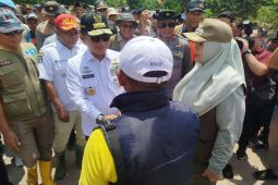 Pj Gubernur NTB temui korban terdampak banjir di Bima