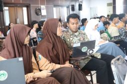 Politeknik Ubaya gandeng GMEI-MKKS swasta gelar pelatihan menulis
