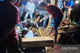 Puluhan pelayat mengiringi pemakaman korban kecelakaan GT Ciawi