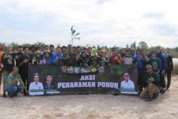 Pemkab Tanah Laut Kalsel tanam 300 bibit pohon di kawasan embung Pulau Sari