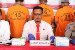 Polres Buru  amankan pria 52 tahun yang setubuhi anak kandung sendiri