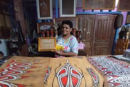 Jayapura jadikan lukisan kulit kayu produk kerajinan unggulan