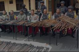Polres Puncak Jaya sita 1.164 senjata tajam milik warga Mulia
