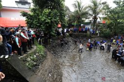 Mensos ajak warga peduli lingkungan