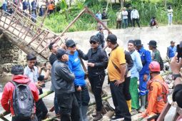 Tim mitigasi Pemkab  Probolinggo tinjau longsor dan jembatan putus