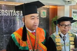 Wagub Sumbar Audy Joinaldy menambah gelar akademik usai wisuda di Unand