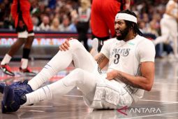 Pebasket Anthony Davis jalani operasi retina