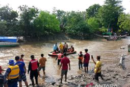 Pencarian empat korban hilang banjir bandang Bima diperpanjang tiga hari