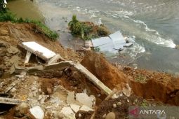 Mukomuko usulkan pengaman 15 tebing sungai yang rawan longsor