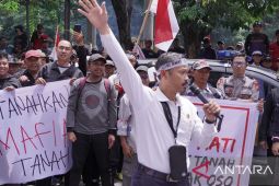 Warga demo tuntut keadilan status kepemilikan lahan di Tambak Oso