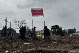KLH segel tempat pembuangan sementara Pasar Caringin Bandung karena temukan pelanggaran