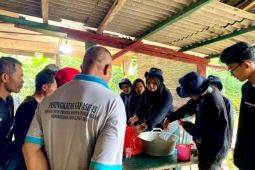 Pengenalan budidaya maggot oleh mahasiswa KKN Unila