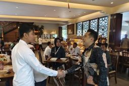 Wapres Gibran tinjau MBG di SMAN 10 Surabaya