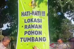 Polisi menambah papan peringatan rawan bencana di jalur utama Cianjur