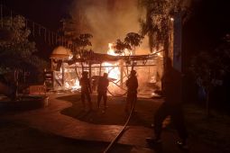 Polisi mengidentifikasi tiga jenazah korban kebakaran di Babat Lamongan