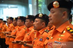 Badan Nasional Pencarian dan Pertolongan anugerahkan bendera tunggul kepada UPT Basarnas dan BSG
