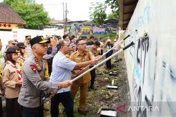 Kapolda Babel inisiasi penghapusan simbol geng motor di tembok kota